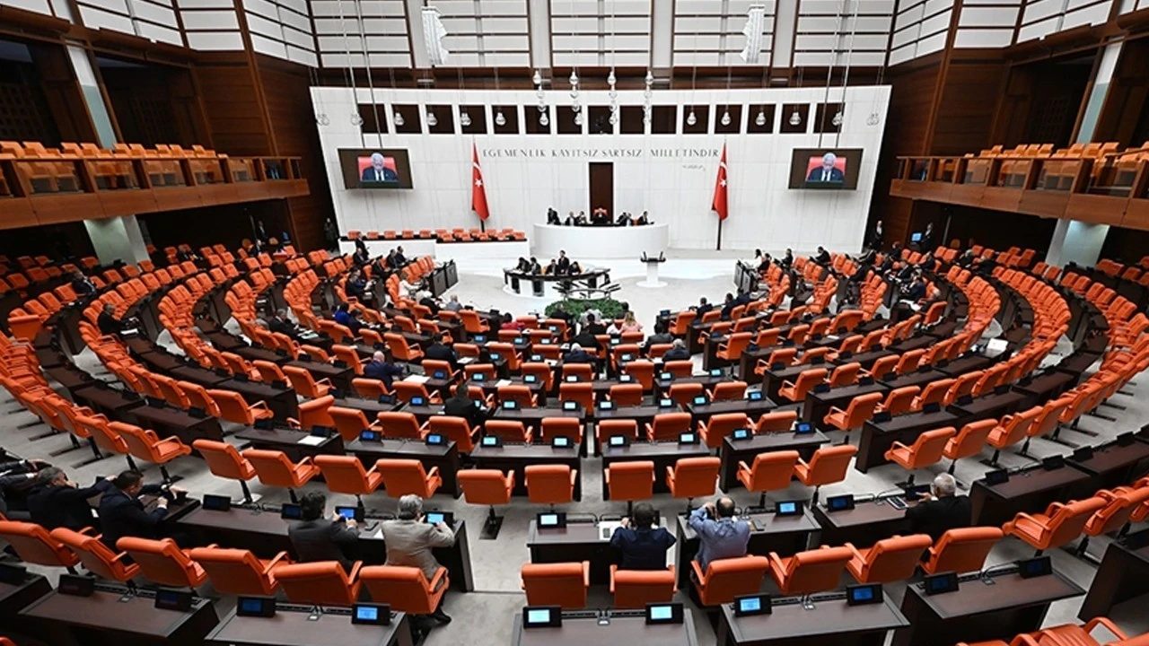 tbmmde-yogun-hafta-basliyor-yargi-paketi-emekli-ayligi-ve-universite-affi-masada-7bhmUw3K.jpg