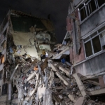 venezuela-depreminde-can-kaybi-artiyor-yasamini-yitirenler-3-bin-535e-yukseldi-GIhsj2lN.jpg