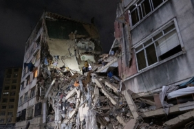 venezuela-depreminde-can-kaybi-artiyor-yasamini-yitirenler-3-bin-535e-yukseldi-GIhsj2lN.jpg