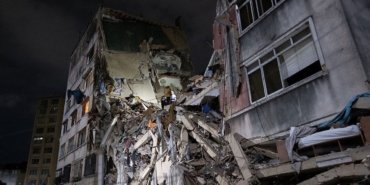 venezuela-depreminde-can-kaybi-artiyor-yasamini-yitirenler-3-bin-535e-yukseldi-GIhsj2lN.jpg